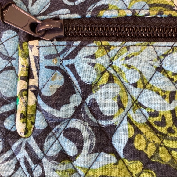 Vera Bradley Turn lock Wallet in Caribbean Sea Blue Green Paisley New Condition - Picture 8 of 8